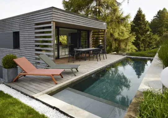 Conception et réalisation d’une piscine et de l’aménagement des abords à Evian les Bains (74)
